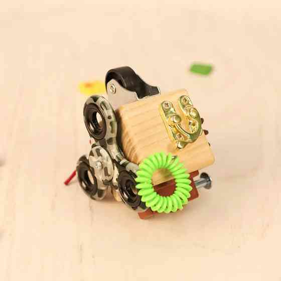 Развивающая игрушка Бизикуб 