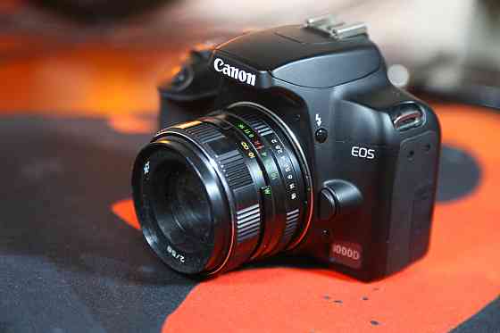 Зеркальный фотоаппарат Canon EOS 1000D + 18-55мм. Комплект. Б\У Киев