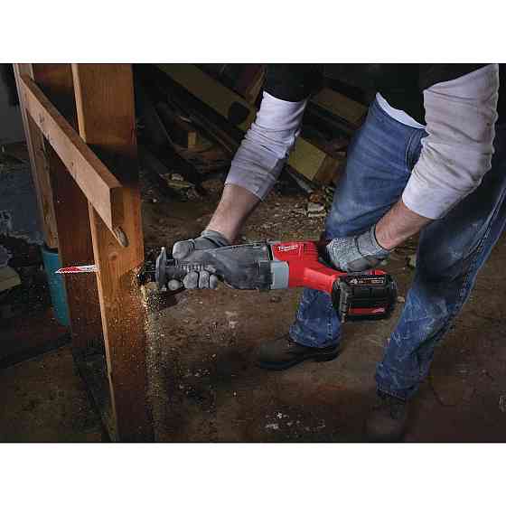 Пила сабельная аккумуляторная MILWAUKEE, M18 BSX-402C (зарядное устройство М12-18 С, 2 аккумулятора М18 В4 4Аг, полотно, кейс) Одесса