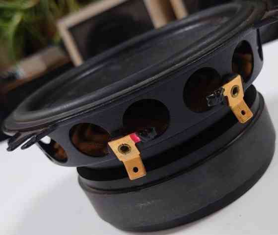 Автомобільний мідбасовий динамік SQ класу, розміром 13 см. Харків