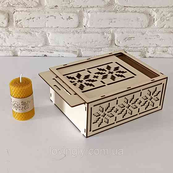 Подарункова коробка  кремового кольору з орнаментом 29/20/10 см Ірпінь