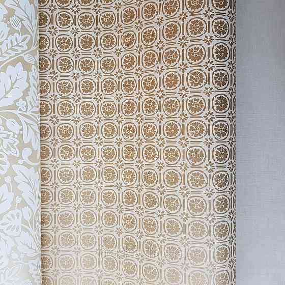 Шпалери вінілові на флізелін Caselio Mystery 0.53х10 м геометрія яскраві фігури золотисті на бежевому Київ