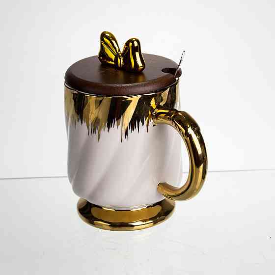 Новорічна порцелянова чашка «Золотий Вихор» 450 мл з кришкою і ложкою Yiwu FM-23D Коломия