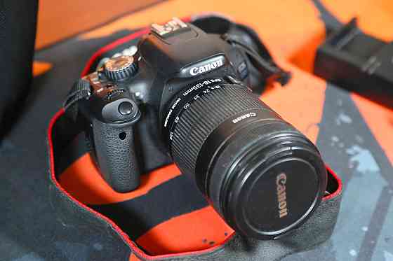 Зеркальный фотоаппарат Canon EOS 550D + EF-S 18-135 Зеркалка.Комплект. Б\У Киев
