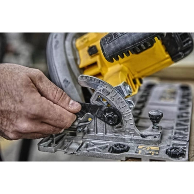 Дисковая пила DeWALT 1600 Вт, диск 190х30 мм, 4.0 кг, кейс (DWE576K) Винница - изображение 2
