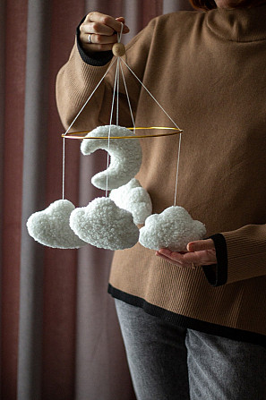 Дитячий музичний мобіль на ліжечко для немовлят WooolyWool «Хмари букле» з 35 мелодіями Київ - фото 2