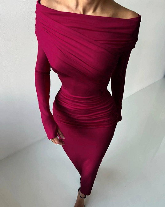 Женское силуэтное платье трансформер с открытыми плечами трикотаж Марсала Одесса - изображение 7