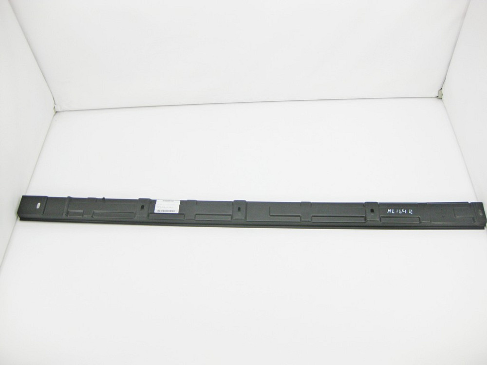 Mercedes-Benz  A1646981030 Пильовик - накладка підніжки нижня права ML W164 Одеса - фото 1