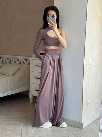 Жіночий стильний костюм-двійка: топ на одне плече та штани турецька віскоза Моко Одеса