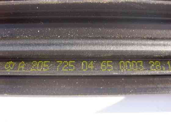 Mercedes-Benz  A2057250465 Внутрішня планка ущільнювача під скло передніх правих дверей C-Class W205 Одеса