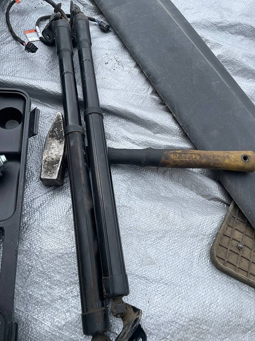 Електроамортизатори кришки багажника на Hyundai Santa Fe 2012-2018 Київ - фото 1