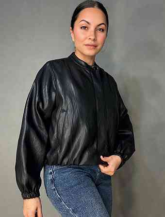 Куртка жіноча Ou Mai 3351 з екошкіри бомбер на блискавці комір-стійка оверсайз чорна, чорний, M Київ