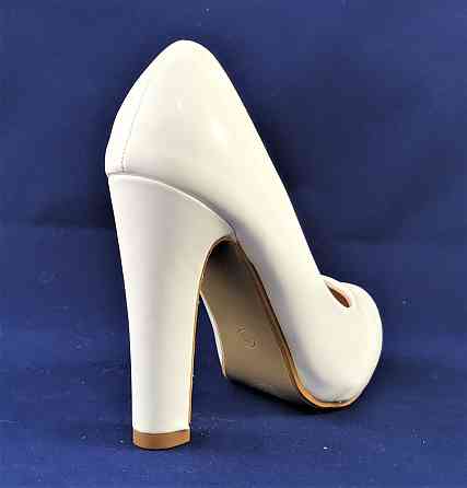 Жіночі Білі Туфлі на Каблуку Лакові Модельні (розміри: 37,38) — 702 Дніпро