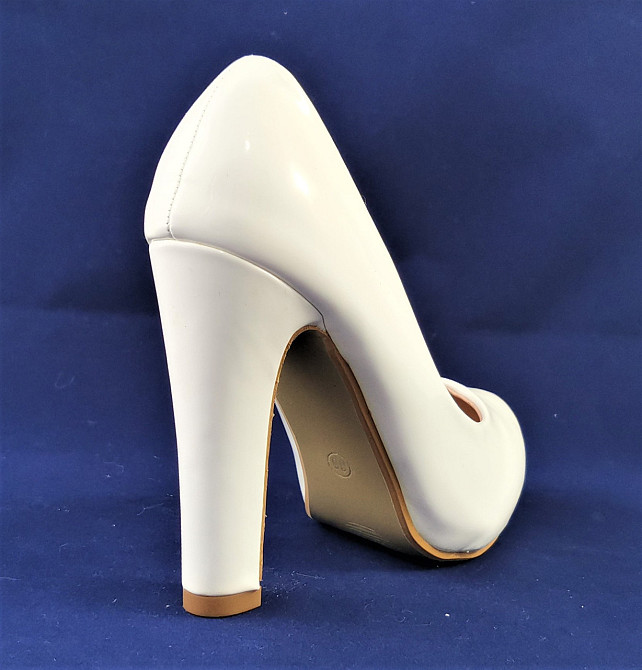 Жіночі Білі Туфлі на Каблуку Лакові Модельні (розміри: 37,38) — 702 Дніпро - фото 3