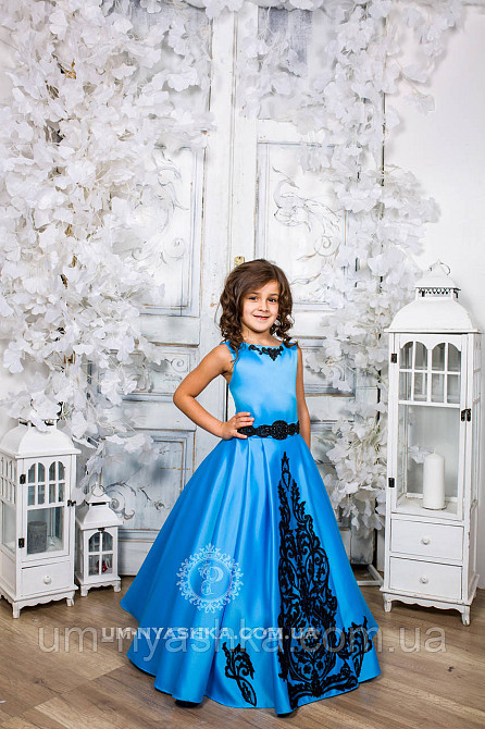 Шикарне довге плаття з чорним купоном на 6-8 років Кривий Ріг - фото 2