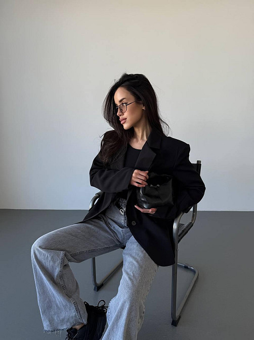 Женский классический оверсайз пиджак на подкладке костюмка Черный, 46/48 Одесса - изображение 3