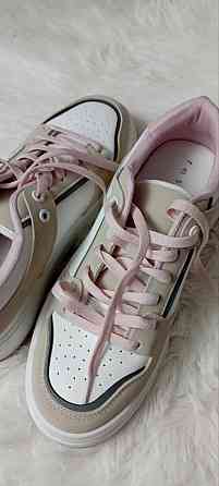 Стильні жіночі кросівки Sinsay на платформі — бежево-білі з рожевими акцентами 41 розмір Київ