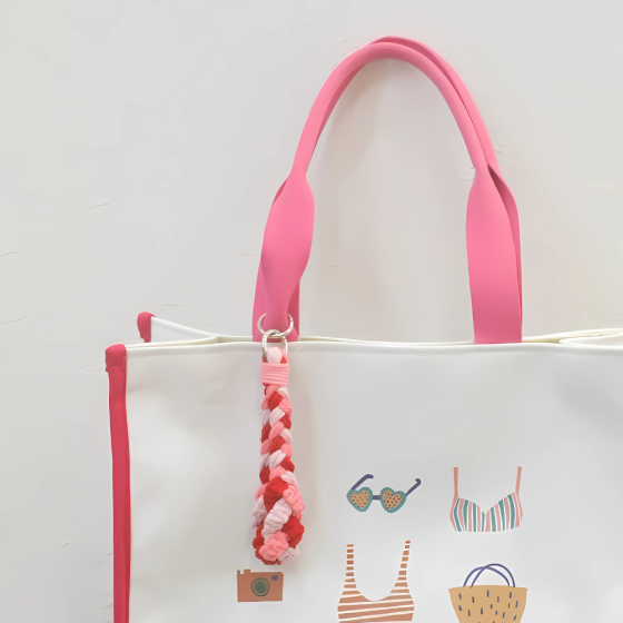 Набор макраме для рукоделия и плетения брелока для ключей и аксессуаров 17.3х3.5 см трёхцветный розовый Каменец-Подольский