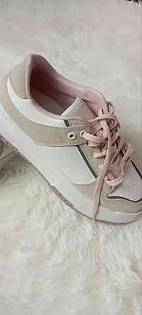 Стильні жіночі кросівки Sinsay на платформі — бежево-білі з рожевими акцентами 41 розмір Київ