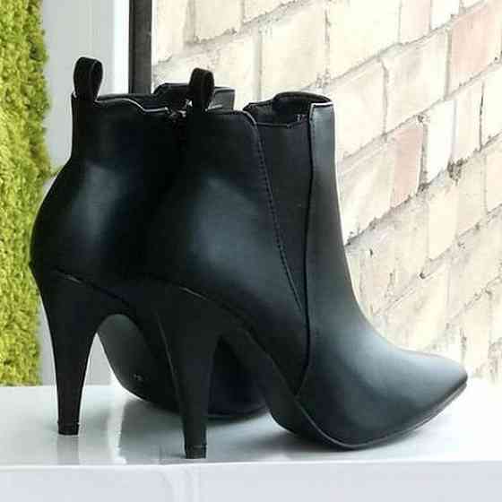 Жіночі Черевики Чорні на Каблуку Шкіряні Модельні Ботильйони Напівчоботи (розміри: 36,37,38,39,40) - 60 Дніпро