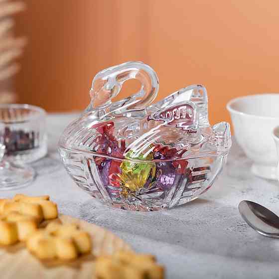 Стеклянная конфетница с фигурной крышкой 14х9 см Киев