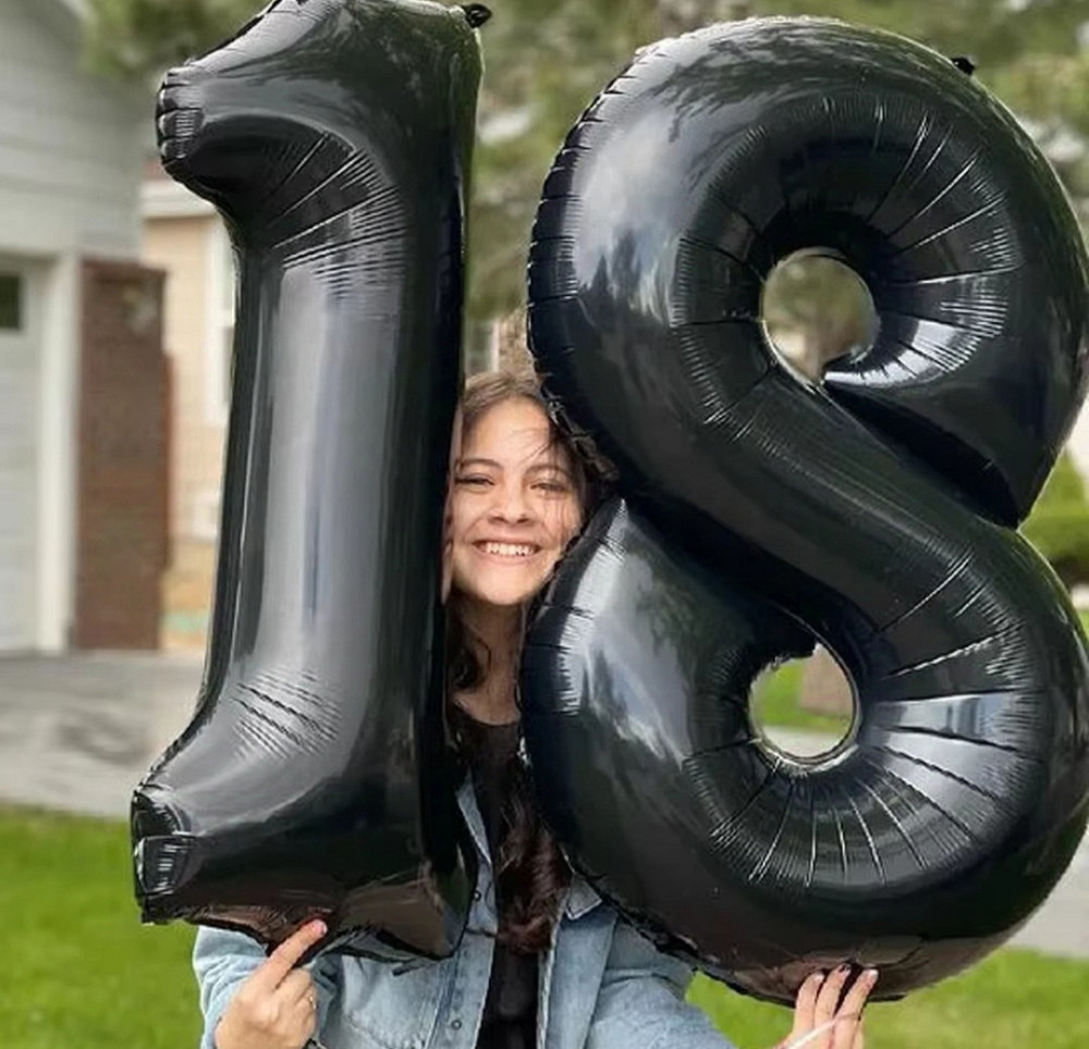 Цифры фольгированные черные 2шт 32