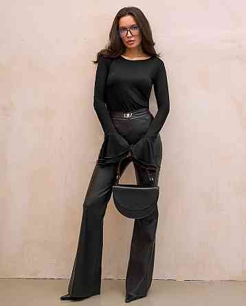 Женский лонгслив с акцентными воланами на рукавах плотная вискоза Черный Одесса