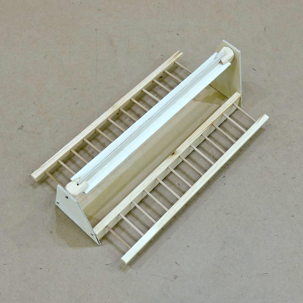 Деревянная кормушка для голубей 