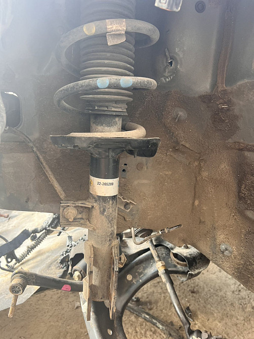 Передня ліва стійка Kia Sportage 2016-2020, 1.6 (в зборі) Київ - фото 1