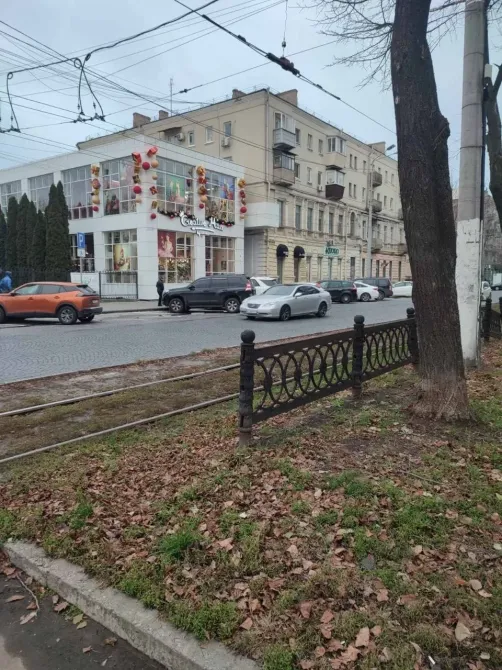 Нове Яворницького 105 Червона лінія, зі своїм входом, скляний вхід магазин з шикарним ремонтом. Парковка перед приміщенням, є літній майданчик Нові ко Дніпро - фото 2