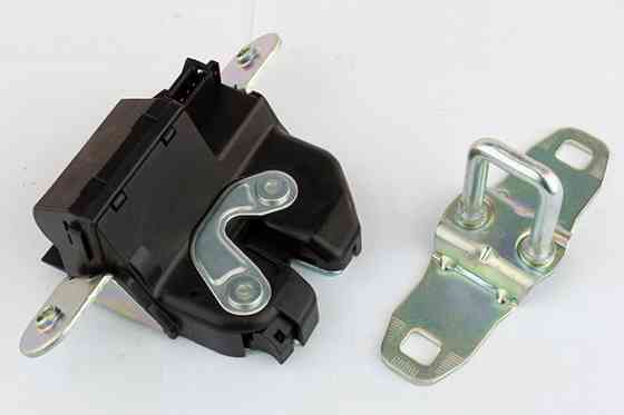 Замок крышки багажника со скобой GP Fiat 500 (55702917) Киев
