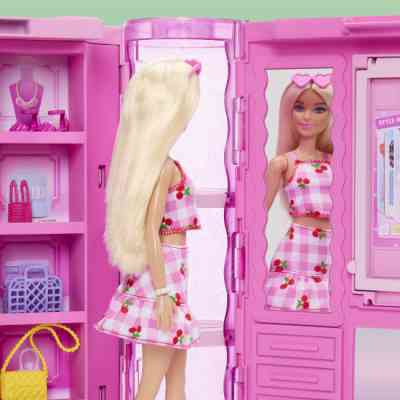 Лялька Barbie Стильна гардеробна з лялькою (HXD58) Вінниця