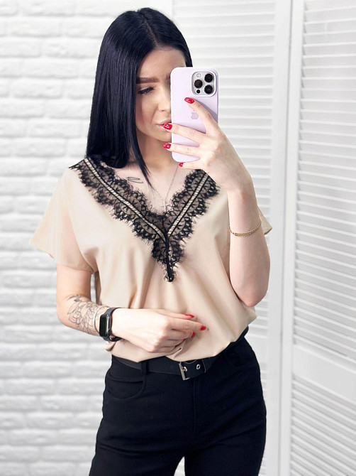 Жіноча блузка з вирізом та мереживом "Brenda" оптом | Норма і батал Бежевий, 42-44 Київ - фото 3