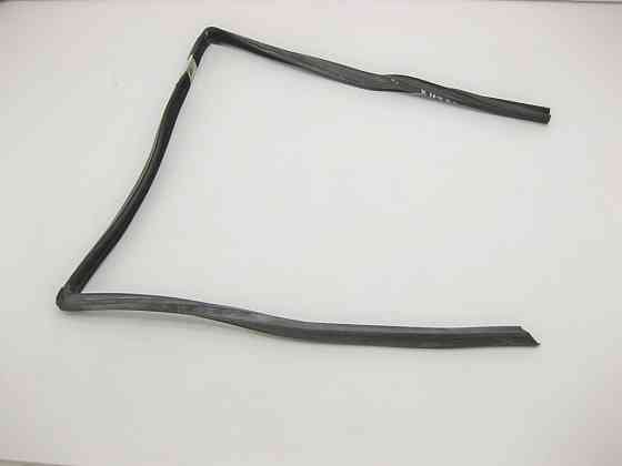 Mercedes-Benz  A1647350525 Ущільнювач опускного скла задніх лівих дверей ML W164 GL X164 Одеса