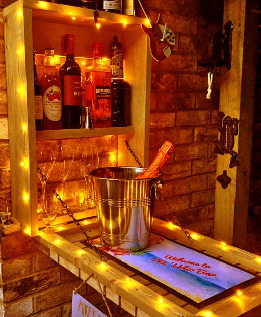 Настенный бар 