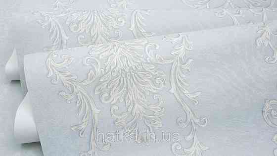 Шпалери метрові вінілові на флізеліні Sintra Classic класика вензелю візерунки структурні сріблясті на блакитному 454749 Київ