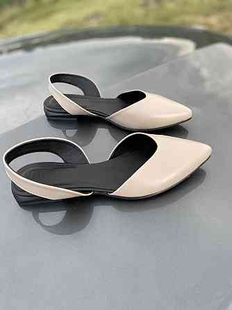 RONE Шкіряні босоніжки жіночі із закритим носком, колір капучино RONE B-156 р. 36 / Босоніжки з Коломыя