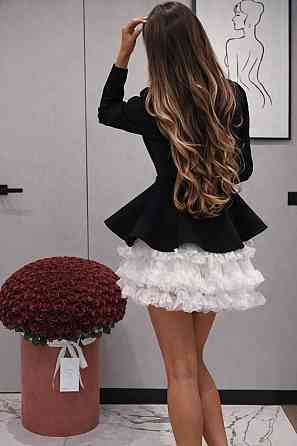 Женский романтичный костюм двойка: приталенный жакет костюмка с кружевной юбкой Одесса