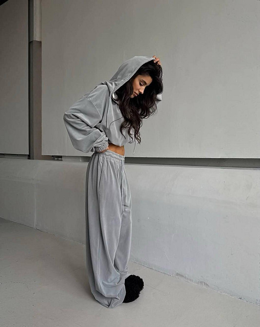 Жіночий повсякденний трендовий велюровий костюм Сірий, 42/46 Одеса - фото 2