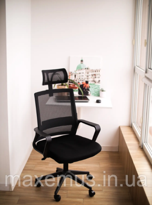 Современное офисное кресло для офиса Bonro B-8330 Офисные стулья с системой качания черное с подголовником Мостиска - изображение 1