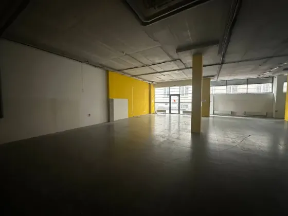 Торговое помещение в аренду в бизнес-центре железнодорожной станции. Свежая реконструкция, крупная витрина. Безопасность электроэнергии 30 кВт круглос Днепр