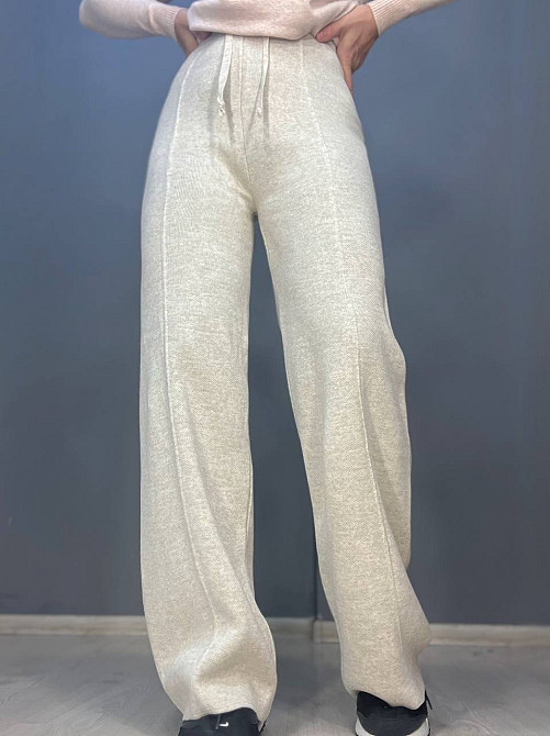 Брюки женские My fashion 202401 клеш от бедра со стрелкой шнурок га талии машинная вязка one size, світло-бежевый, one size Киев - изображение 9