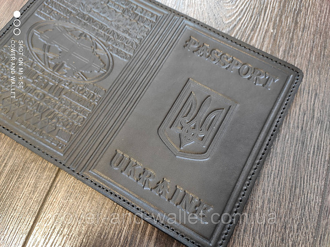 Кожаная обложка на паспорт с тиснением «Герб Украины» с прозрачным окном Puos Киев - изображение 3