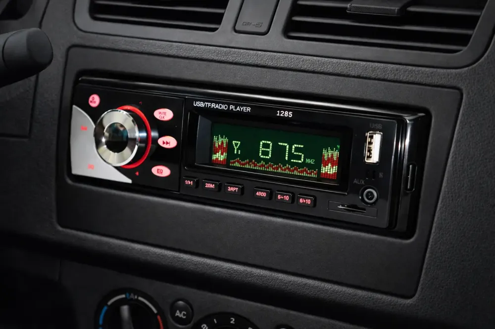 Автомагнитола с LED-индикаторным дисплеем с анимацией с отображением диапазона, частоты, номера трека XPRO 1285 ISO MP3 FM USB microSD-карта Коломия - фото 1