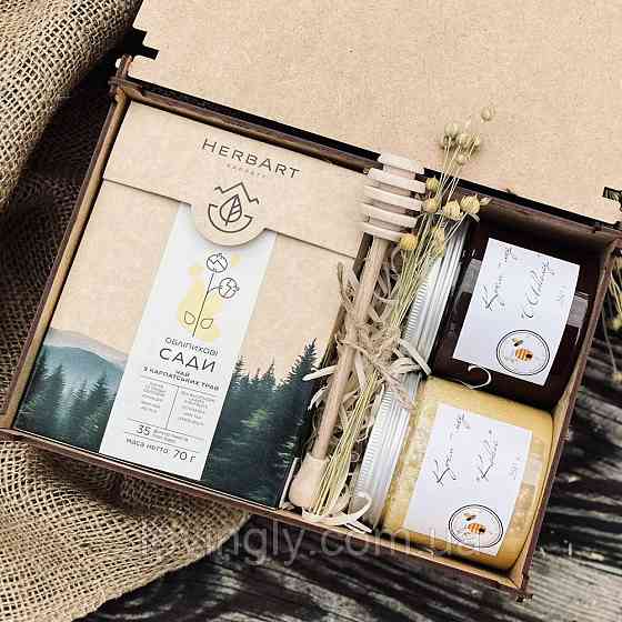 Подарунковий набір для чоловіка з чаєм і крем-медом у дерев’яній скриньці Ірпінь