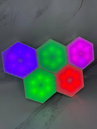 Б/В Модульний сенсорний світильник Hexagon RGB: Креативне геометричне світло для вашого інтер'єру Київ