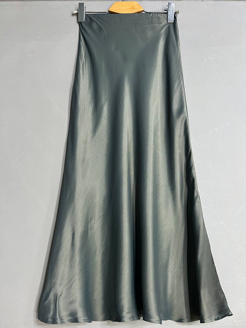 Спідниця жіноча Mix Ray 4093 на резинці атласний шовк косий крій середня довжина сіра, сірий, M Київ - фото 11