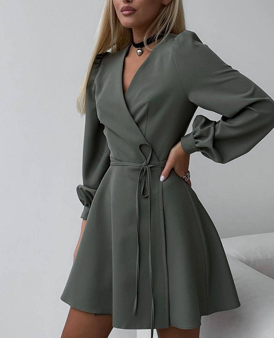 Женское базовое мини платье на запах костюмка Хаки Одесса - изображение 1