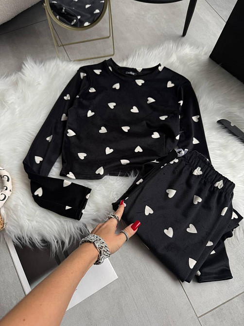 Жіноча стильна принтована домашня піжама з плюшевого велюру Чорний Одеса - фото 3