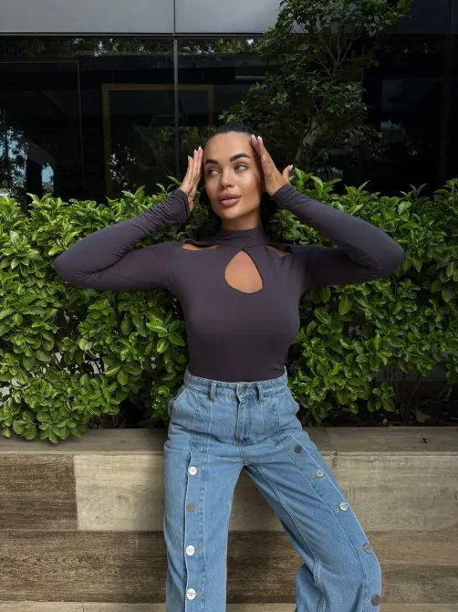 Стильный женский лонг с трендовыми вырезами спереди Одесса - изображение 7